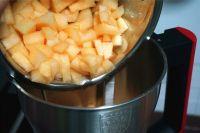 哈密瓜椰奶火龙果冰棒的做法步骤2