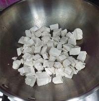 豌豆炖嫩豆腐的做法步骤3