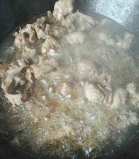 土豆秋葵炒鸡架的做法步骤1