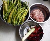 肉末炒黄花菜的做法步骤1
